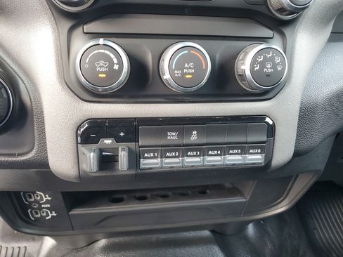 Used 2024 RAM 3500 Tradesman w/ Chrome Appearance Group image 24