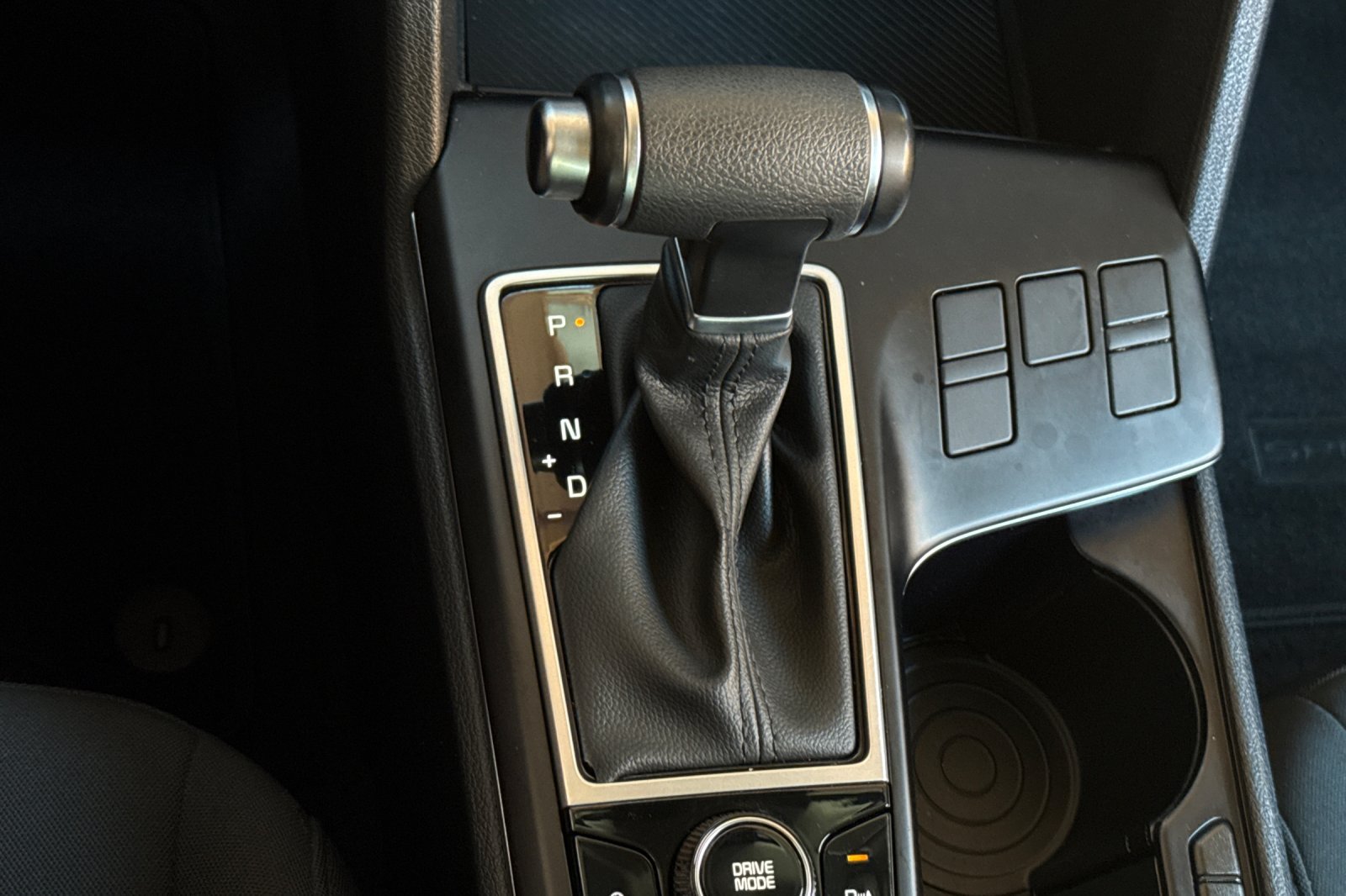 Used 2025 Kia Sportage LX FWD image 21