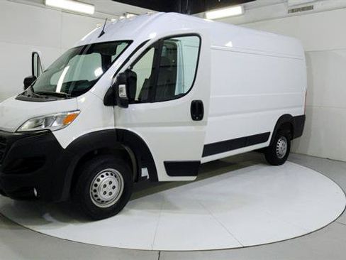 Used 2025 RAM ProMaster 2500 w/ Convenience Group FWD image 11