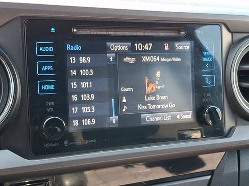 Used 2018 Toyota Tacoma TRD Sport AWD/4WD image 18