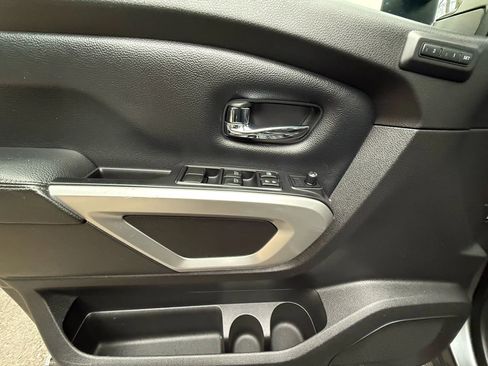 Used 2017 Nissan Titan SL image 10