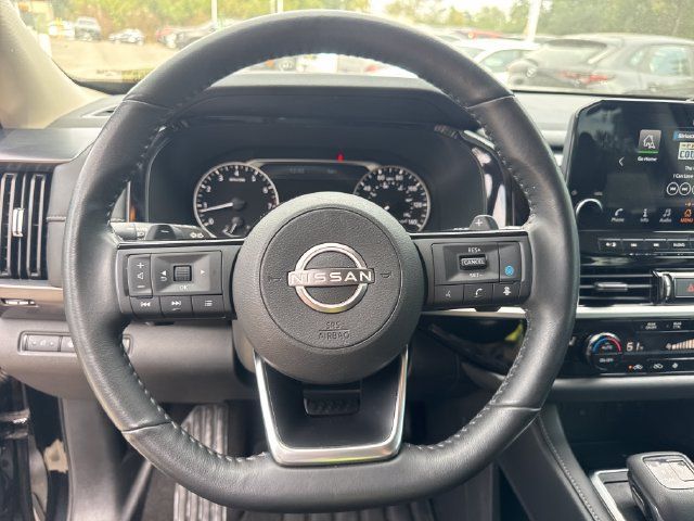 Used 2024 Nissan Pathfinder SL FWD image 19