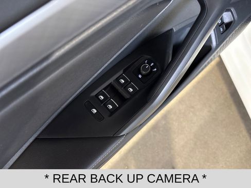 Used 2023 Volkswagen Jetta SE w/ Panoramic Sunroof Package image 11