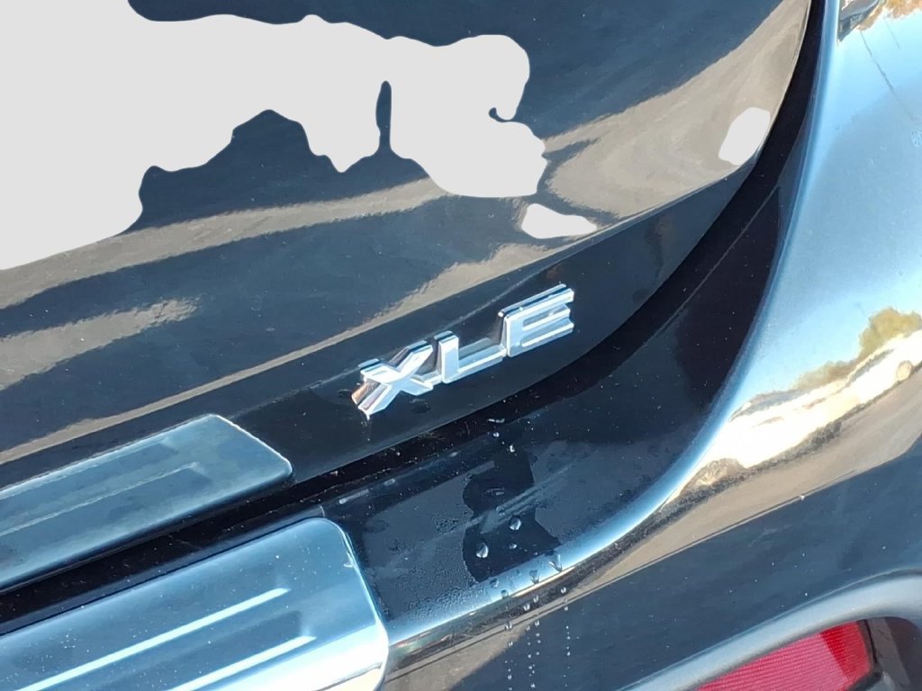 Used 2024 Toyota Highlander XLE FWD image 9