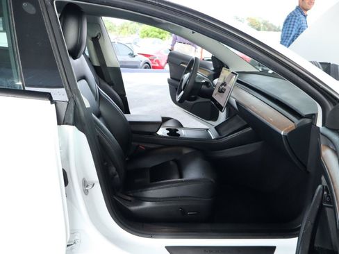 Used 2023 Tesla Model 3 Standard Range RWD image 30