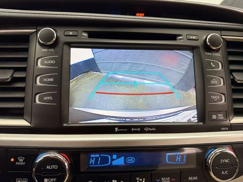 Used 2017 Toyota Highlander XLE image 18