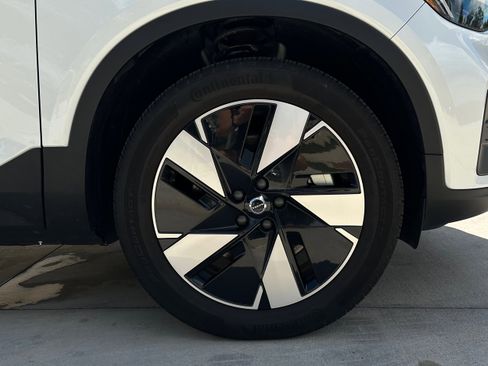 Certified 2025 Volvo EX40 Core AWD/4WD image 10