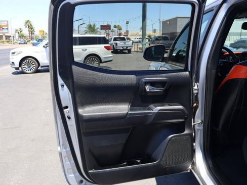 Used 2019 Toyota Tacoma TRD Off-Road AWD/4WD image 29