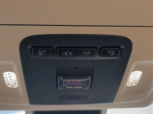 Certified 2019 Toyota Camry XLE FWD image 23