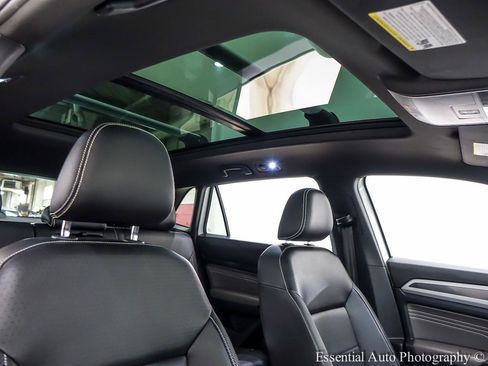 Used 2021 Volkswagen Atlas Cross Sport SE FWD image 34