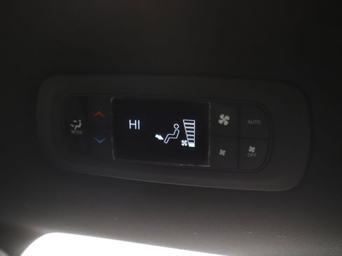Used 2025 Chrysler Pacifica Select FWD image 17