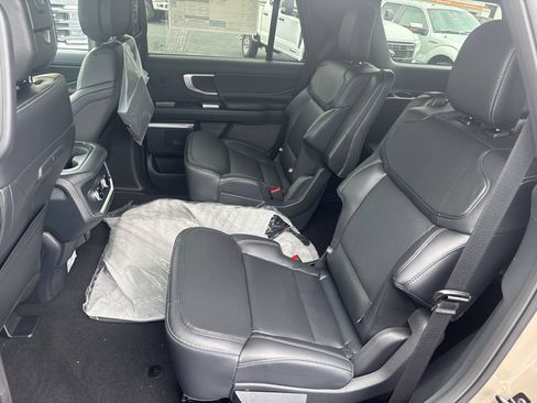 New 2027 Ford Expedition Platinum w/ Stealth Performance Package AWD/4WD image 14