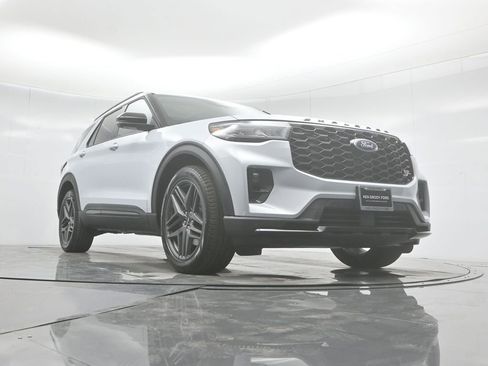 New 2026 Ford Explorer ST w/ Sun And Sound Package image 44