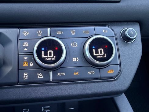 Used 2023 Land Rover Defender 130 X-Dynamic SE AWD/4WD image 12