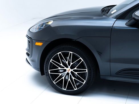 Certified 2025 Porsche Macan AWD/4WD image 11