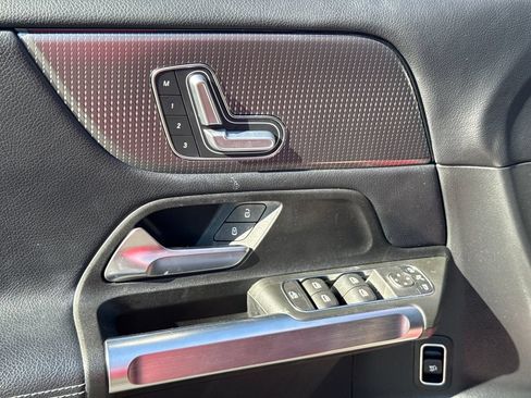 Used 2021 Mercedes-Benz GLB 250 4MATIC image 19