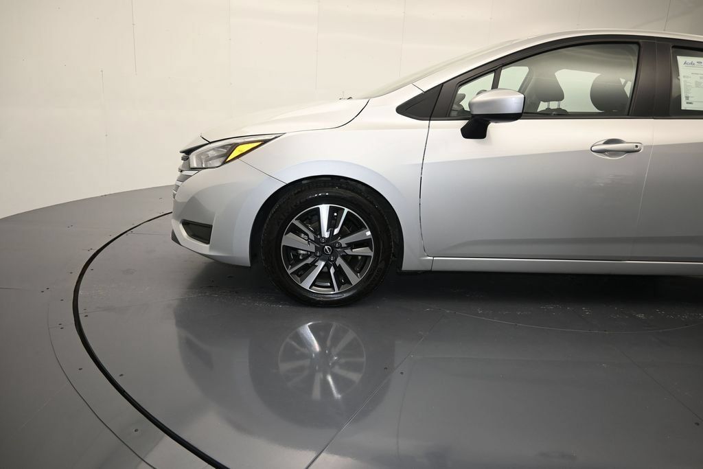 Used 2025 Nissan Versa SV FWD image 9