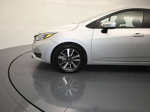 Used 2025 Nissan Versa SV FWD image 9