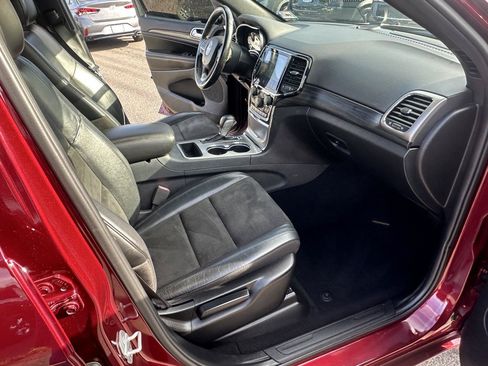 Used 2019 Jeep Grand Cherokee Altitude AWD/4WD image 21