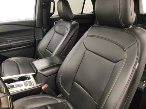 Used 2020 Ford Explorer XLT w/ Equipment Group 202A RWD image 17