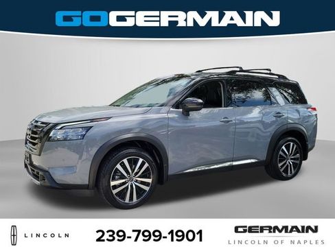 Used 2024 Nissan Pathfinder Platinum AWD/4WD image 10