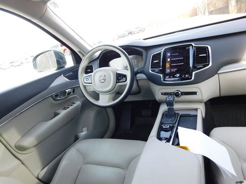 Used 2022 Volvo XC90 T5 Momentum w/ Advanced Package image 3