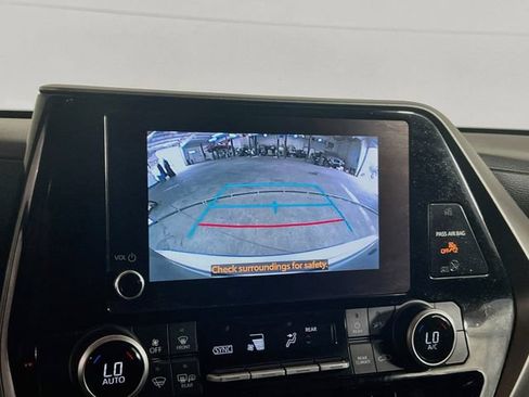 Used 2023 Toyota Highlander L FWD image 14