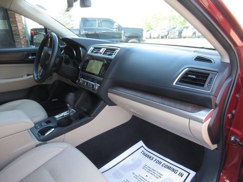 Used 2017 Subaru Outback 2.5i Limited AWD/4WD image 6