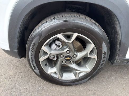 Used 2025 Chevrolet Trax LT FWD image 31