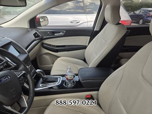 Used 2018 Ford Edge Titanium w/ Equipment Group 301A FWD image 4