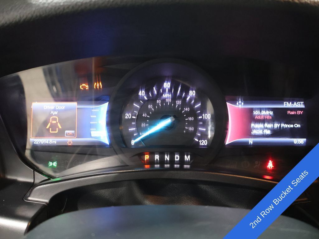 Used 2017 Ford Expedition XLT w/ Equipment Group 202A AWD/4WD image 7
