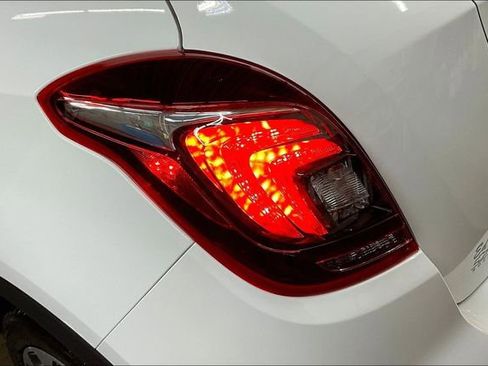 Used 2022 Buick Encore Preferred w/ Safety Package image 22