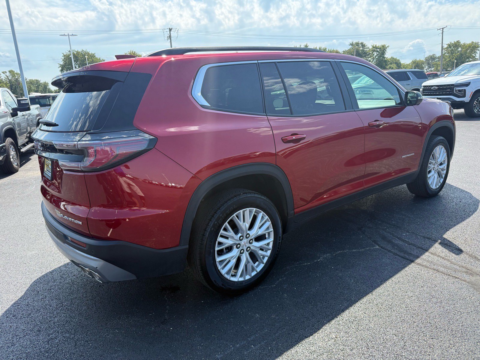 Used 2026 GMC Acadia Elevation w/ Elevation Premium Package FWD image 5