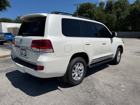 Used 2019 Toyota Land Cruiser w/ Four Season Floor Mat Package AWD/4WD image 9