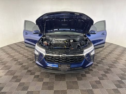 Used 2024 Chevrolet Trax LS w/ LS Convenience Package FWD image 11
