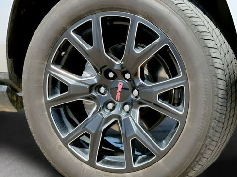 Used 2024 GMC Yukon Denali AWD/4WD image 11