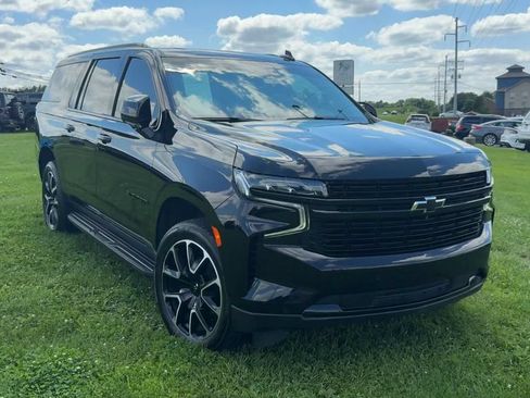 Used 2024 Chevrolet Suburban RST w/ Luxury Package AWD/4WD image 9