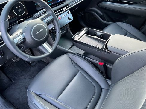 Certified 2025 Hyundai Tucson Limited image 11