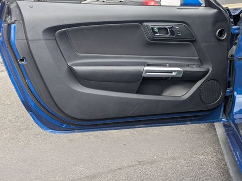 Used 2017 Ford Mustang Coupe RWD image 29