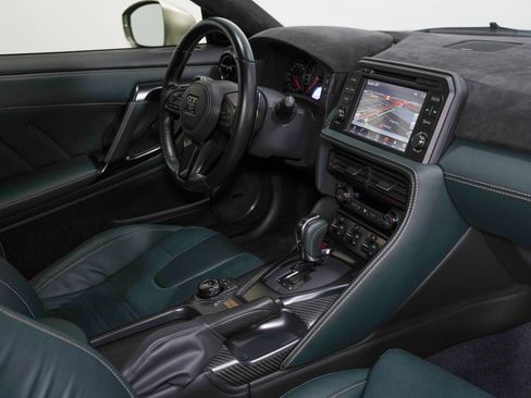 Used 2024 Nissan GT-R T-spec Dual-clutch 6-Speed Tra w/ Floor Mat Package image 32