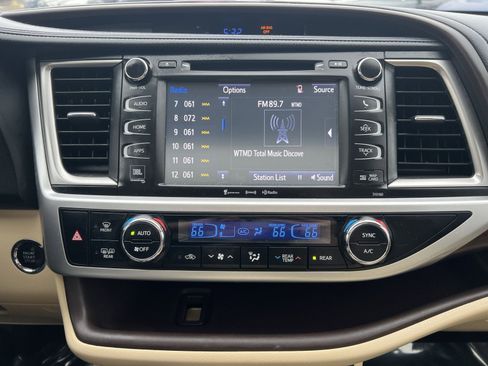 Used 2016 Toyota Highlander Limited image 18