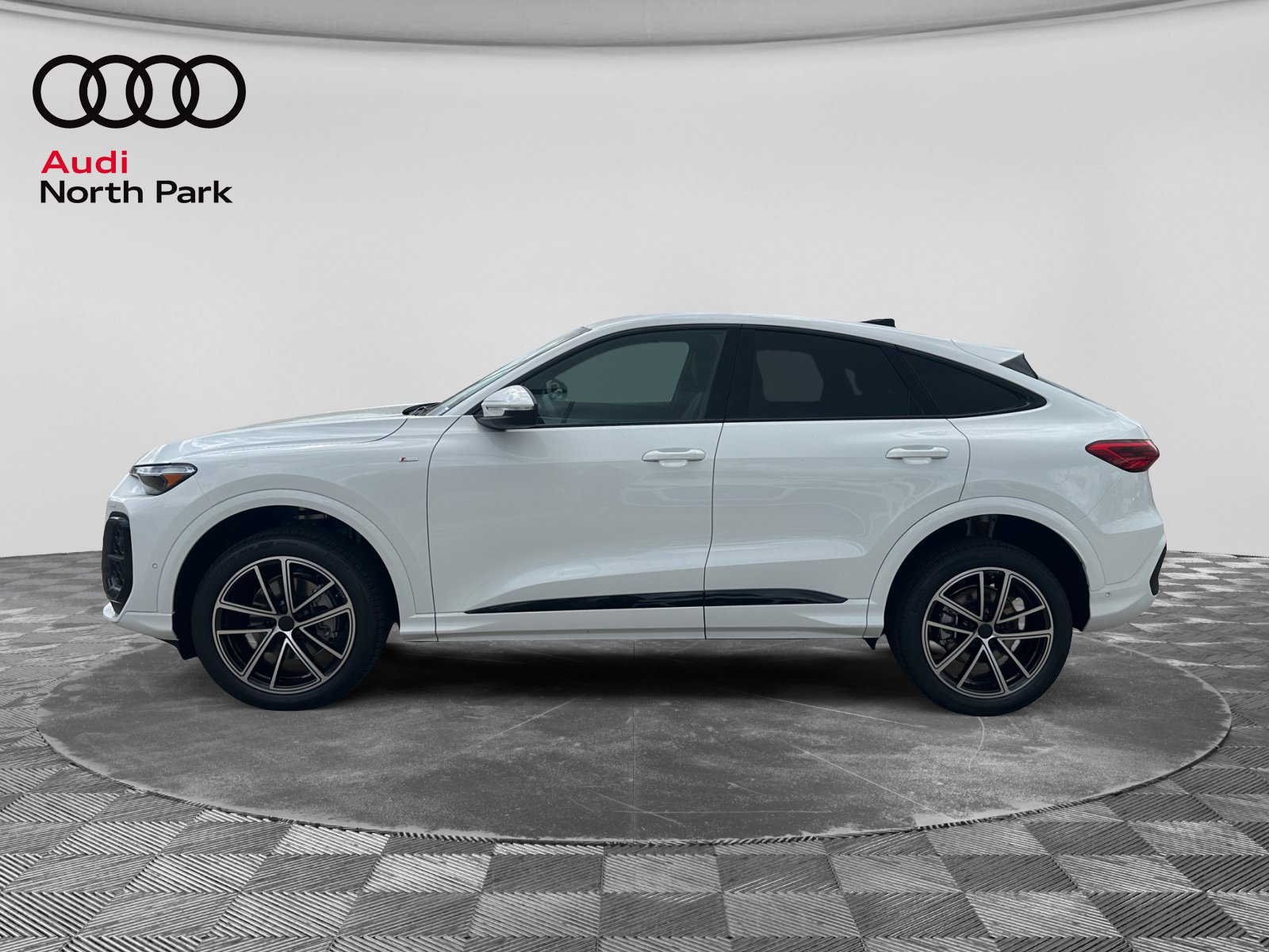 New 2026 Audi Q5 Premium Plus AWD/4WD image 2
