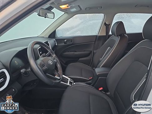Used 2024 Hyundai Venue Limited image 5