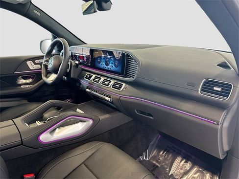 Certified 2025 Mercedes-Benz GLS 450 4MATIC image 32