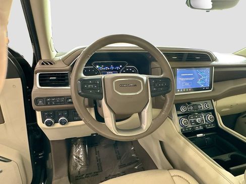 Used 2021 GMC Yukon XL Denali w/ Denali Ultimate Package AWD/4WD image 11