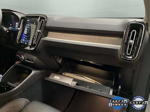 Used 2025 Volvo XC40 B5 Plus image 82