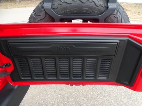 Used 2020 Jeep Wrangler Unlimited Willys Wheeler AWD/4WD image 38