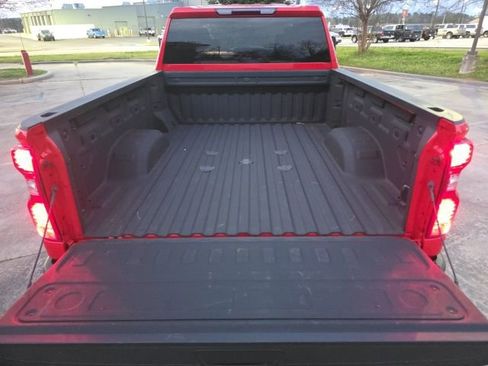 Used 2025 Chevrolet Silverado 2500 Custom w/ Custom Value Package image 9