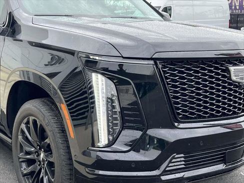 Used 2026 Cadillac Escalade ESV Sport w/ LPO, ONYX Package AWD/4WD image 12