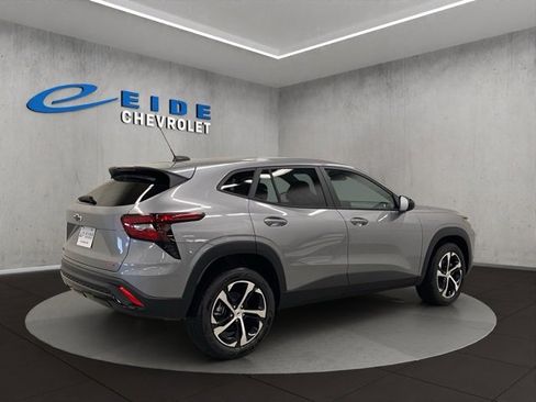 New 2026 Chevrolet Trax RS w/ Driver Confidence Package image 3